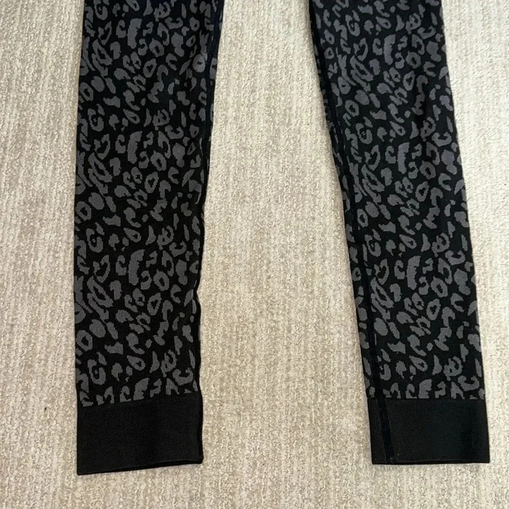 Steve Madden Women’s Leopard Print Leggings Size S Black Gray Seamless Tights - Picture 4 of 9